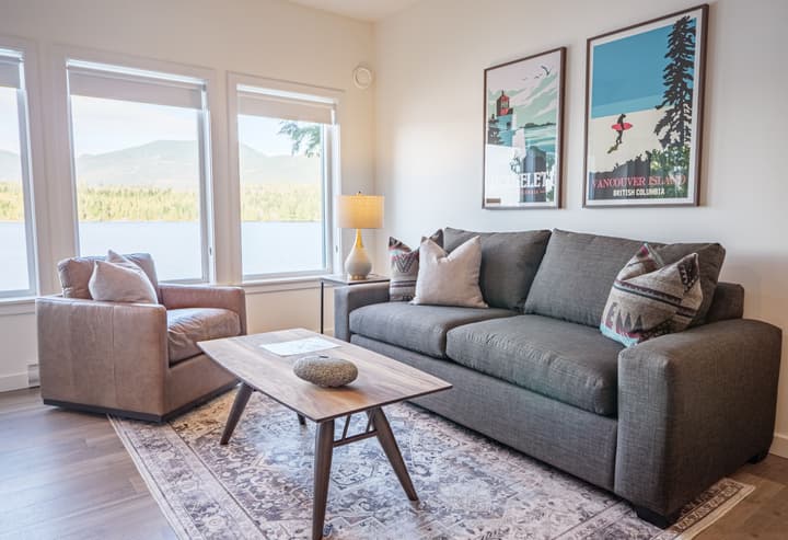 Waters Edge Shoreside Suites