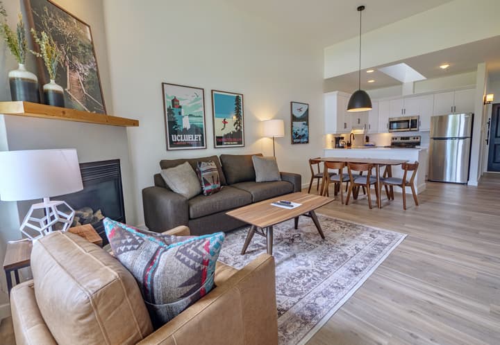 Waters Edge Shoreside Suites