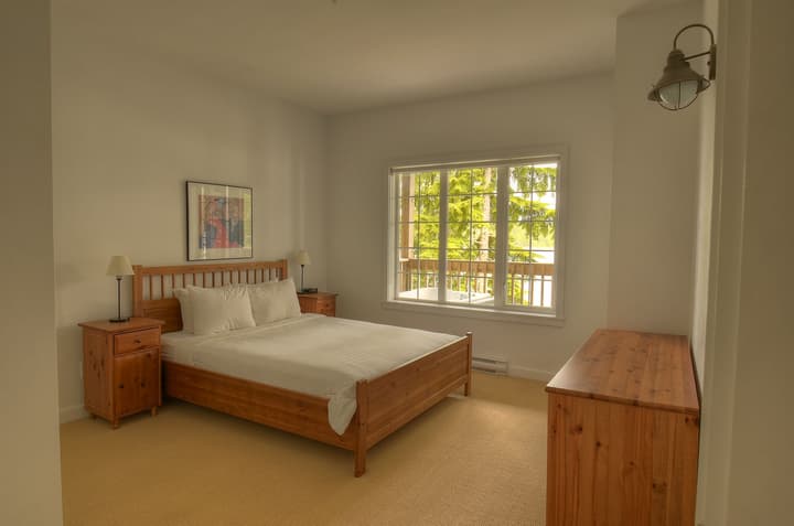 Waters Edge Shoreside Suites