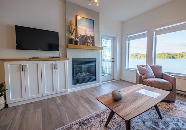Waters Edge Shoreside Suites