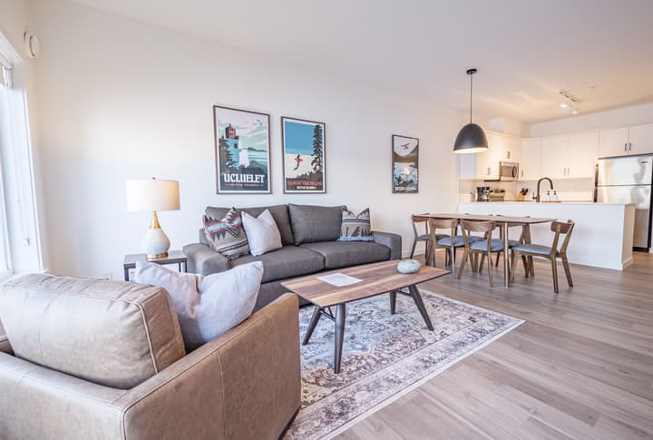 Waters Edge Shoreside Suites