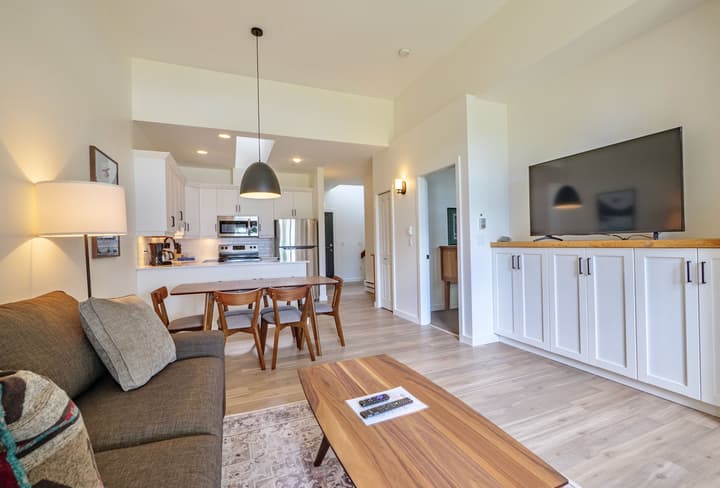 Waters Edge Shoreside Suites