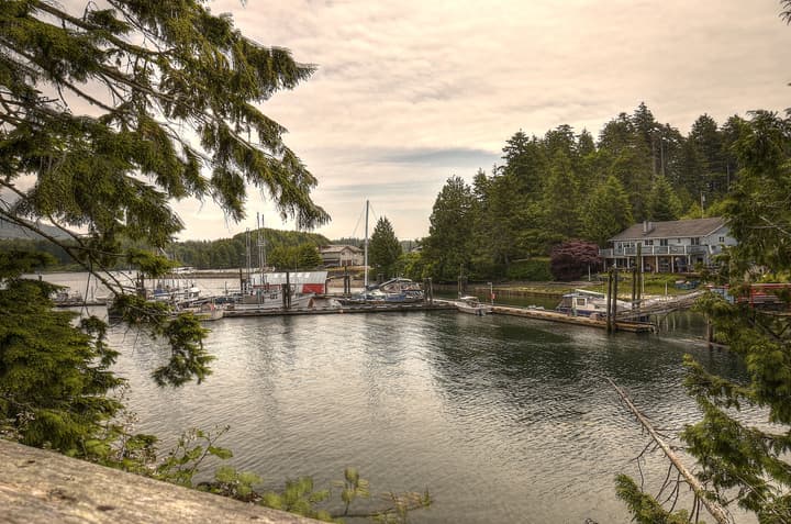 Waters Edge Shoreside Suites