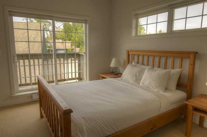Waters Edge Shoreside Suites