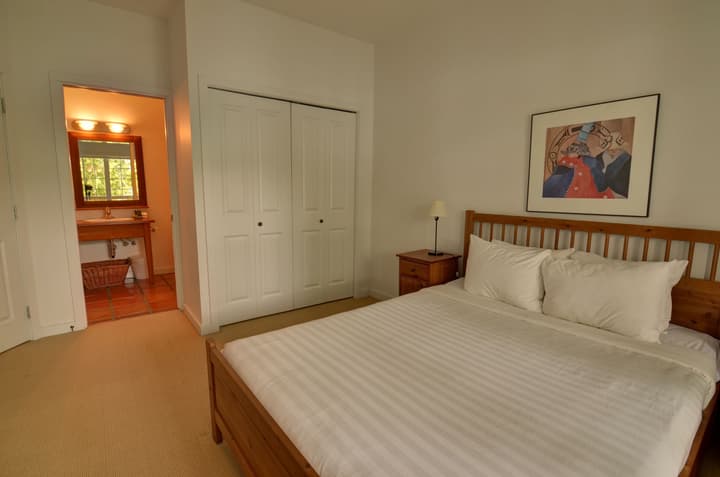 Waters Edge Shoreside Suites