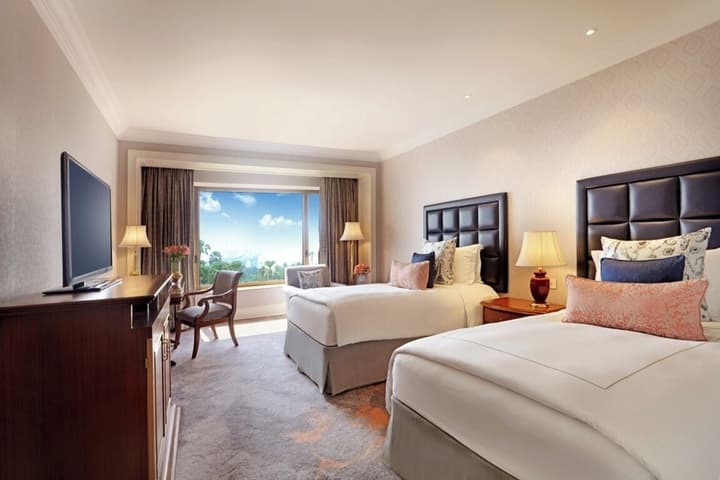 Taj Lands End