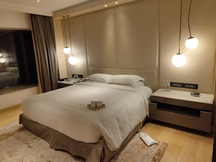 Taj Lands End