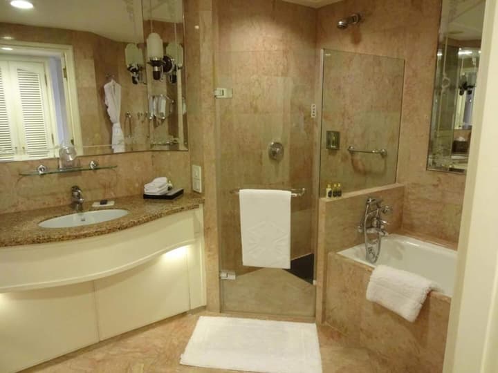 Taj Lands End