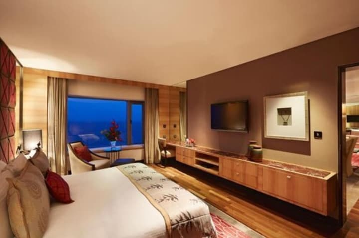 Taj Lands End