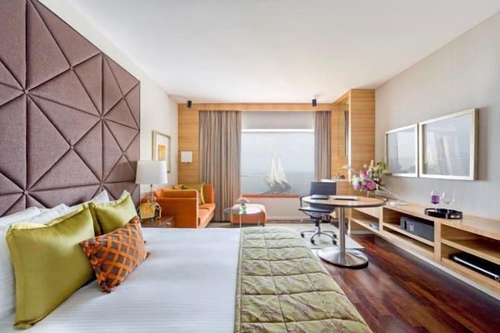 Taj Lands End