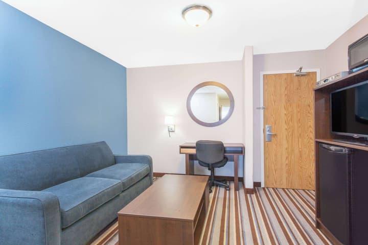 Super 8 by Wyndham Fort Frances