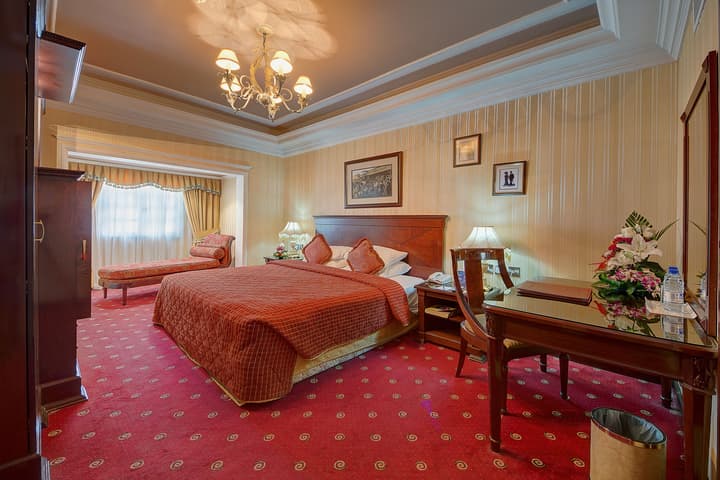 Ascot Hotel