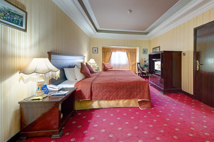 Ascot Hotel
