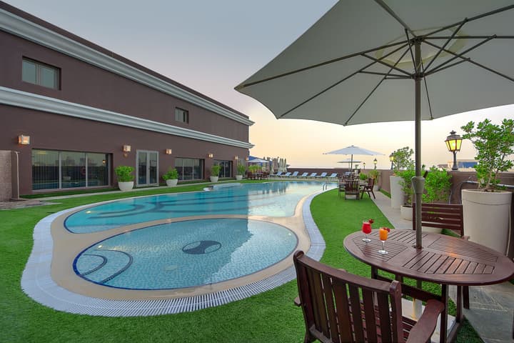 Ascot Hotel