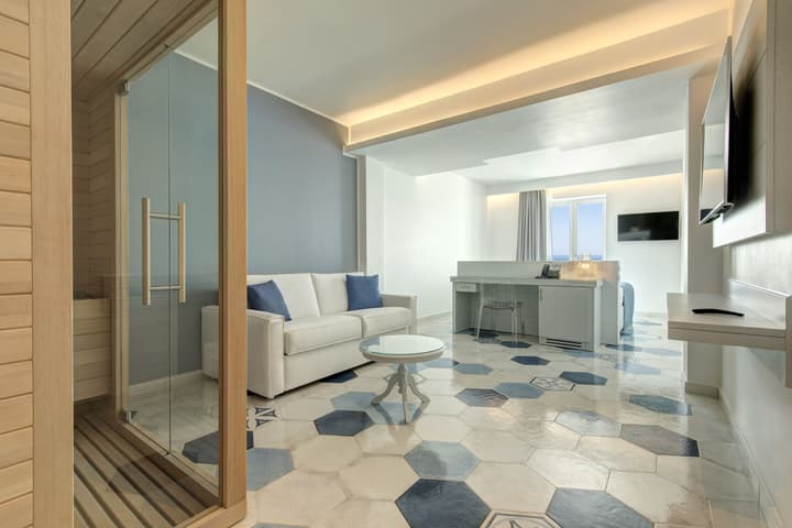 Lloyd's Baia Hotel