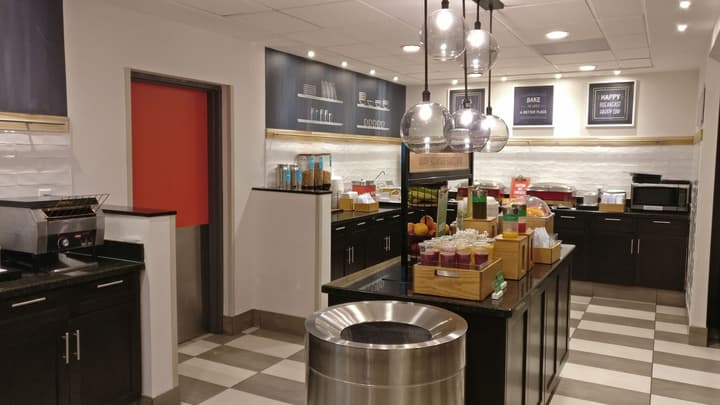 Hampton Inn & Suites by Hilton Toronto Airport