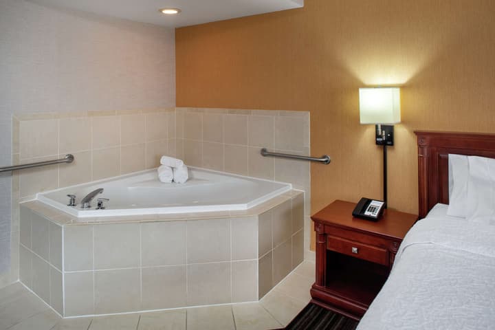 Hampton Inn & Suites by Hilton Toronto Airport