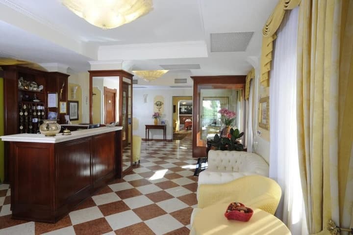 Russo Palace Hotel