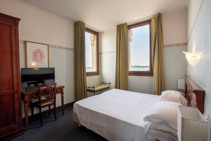 Russo Palace Hotel