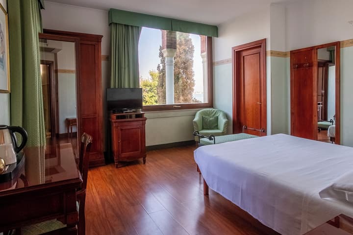 Russo Palace Hotel