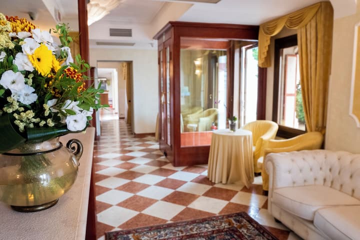 Russo Palace Hotel