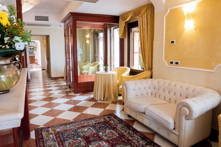 Russo Palace Hotel