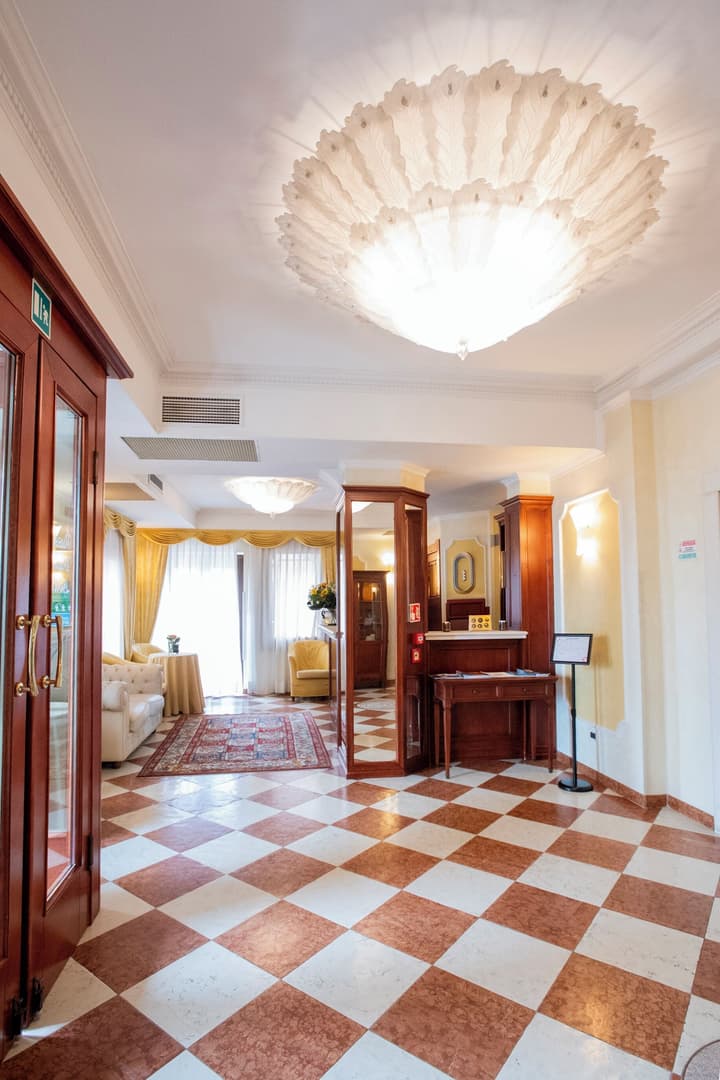 Russo Palace Hotel