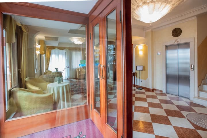 Russo Palace Hotel