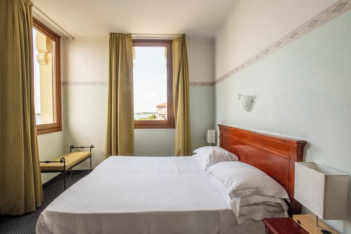 Russo Palace Hotel