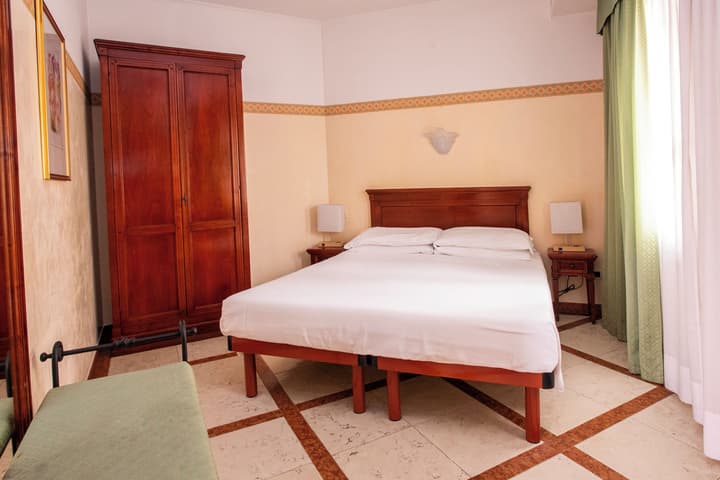 Russo Palace Hotel