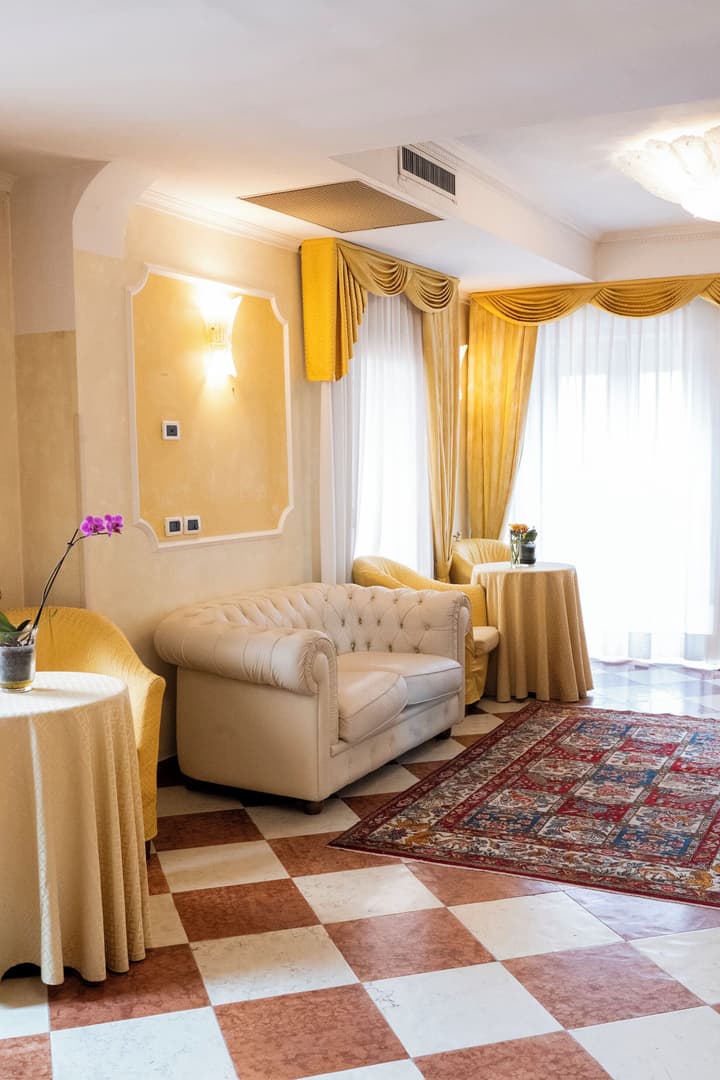 Russo Palace Hotel