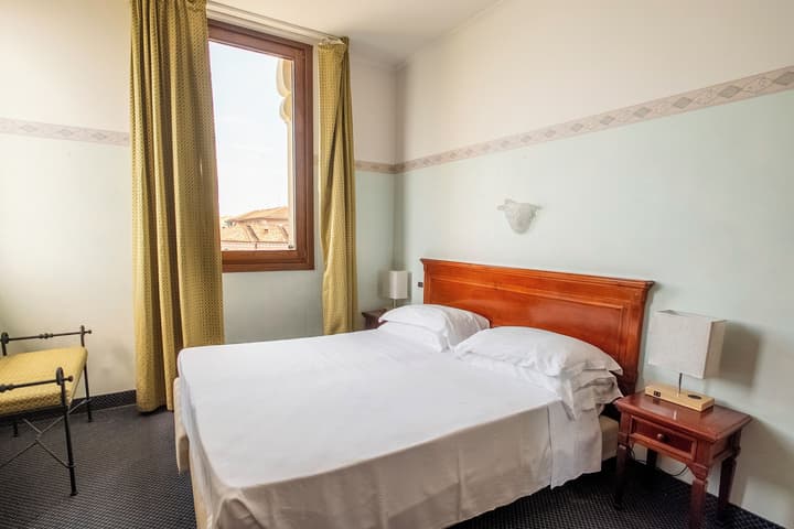 Russo Palace Hotel