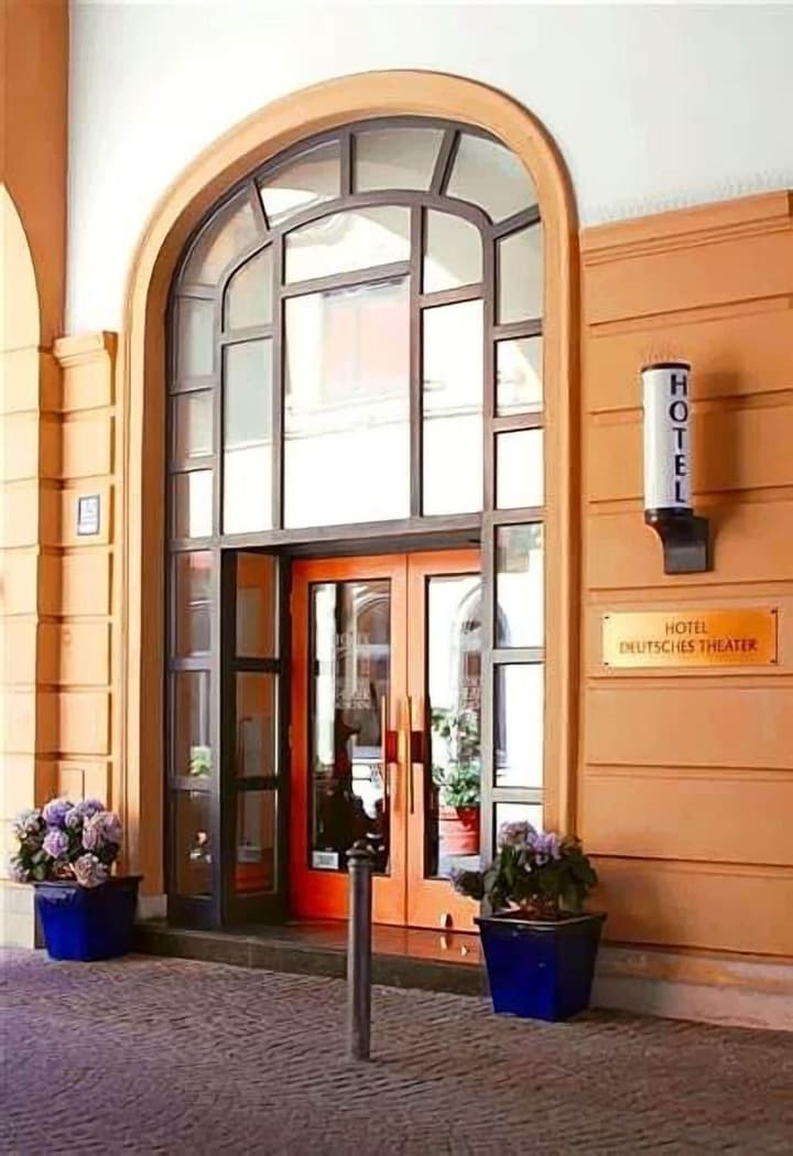 Hotel Deutsches Theater Downtown