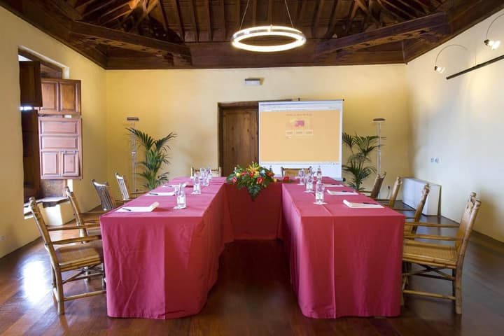 Hotel LIVVO La Quinta Roja