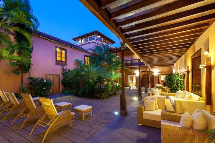 Hotel LIVVO La Quinta Roja