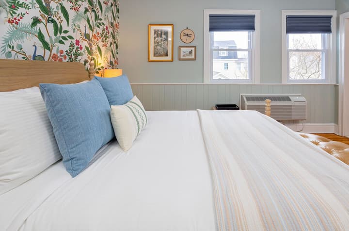 Breakwater Inn