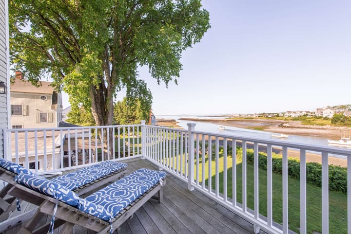 Breakwater Inn