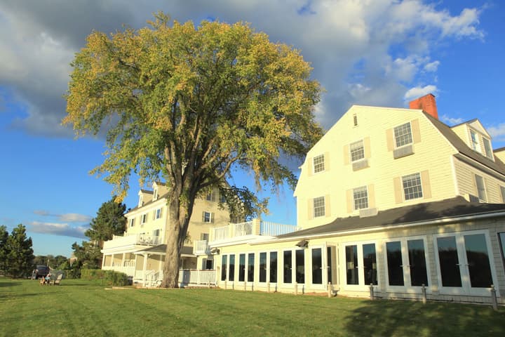 Breakwater Inn