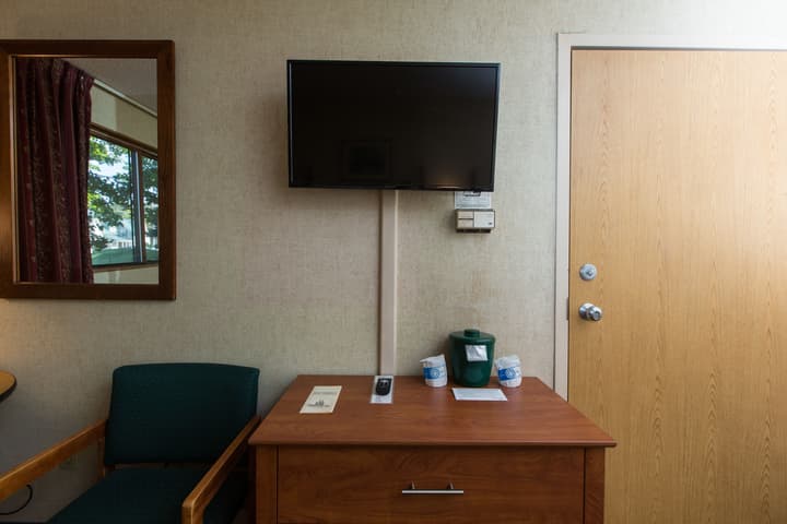 Commodores Inn