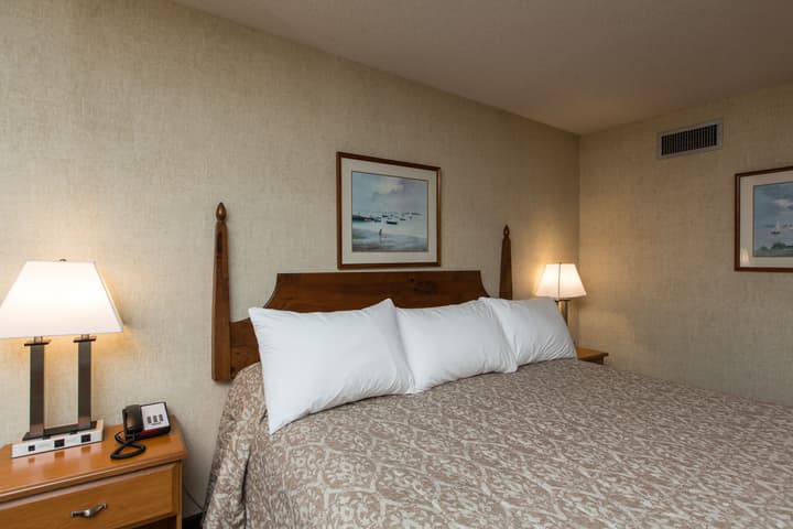 Commodores Inn