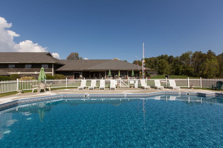 Commodores Inn