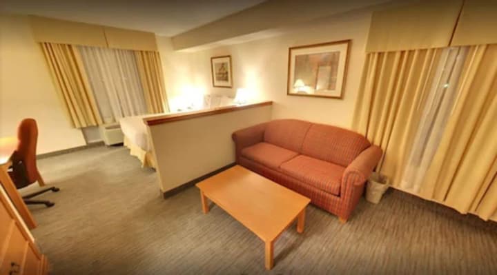Days Inn & Suites by Wyndham Niagara Falls Centre St. By the Falls