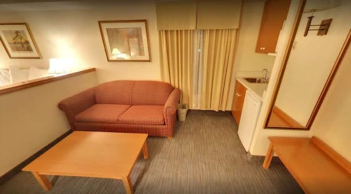 Days Inn & Suites by Wyndham Niagara Falls Centre St. By the Falls