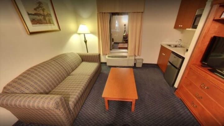 Days Inn & Suites by Wyndham Niagara Falls Centre St. By the Falls