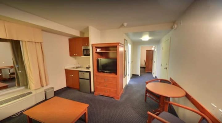 Days Inn & Suites by Wyndham Niagara Falls Centre St. By the Falls