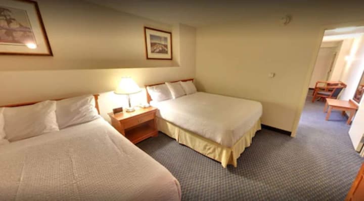 Days Inn & Suites by Wyndham Niagara Falls Centre St. By the Falls
