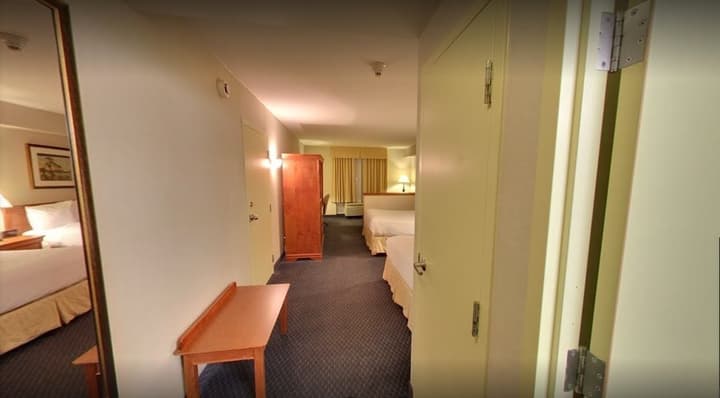 Days Inn & Suites by Wyndham Niagara Falls Centre St. By the Falls