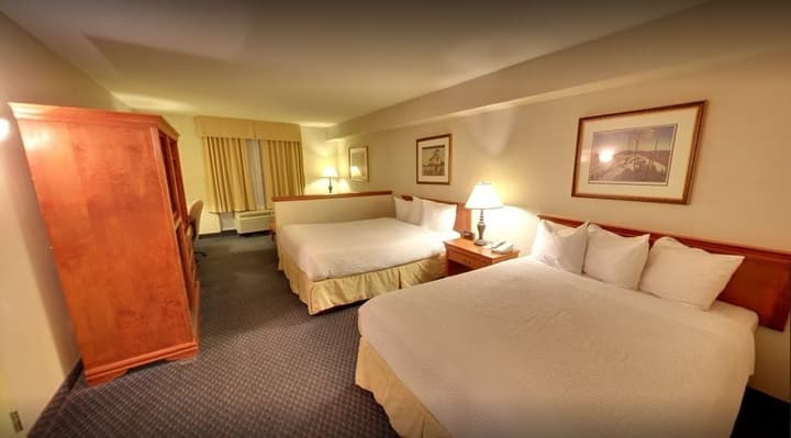 Days Inn & Suites by Wyndham Niagara Falls Centre St. By the Falls