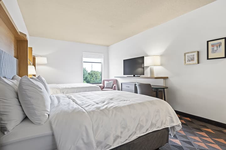 Holiday Inn St. Petersburg West by IHG