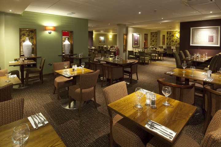 Premier Inn London Heathrow Airport T2 & T3 - Bath Road